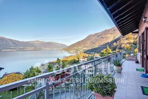 Villa in Maccagno, Provincia di Varese