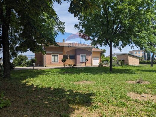 Villa in Poviglio, Provincia di Reggio Emilia