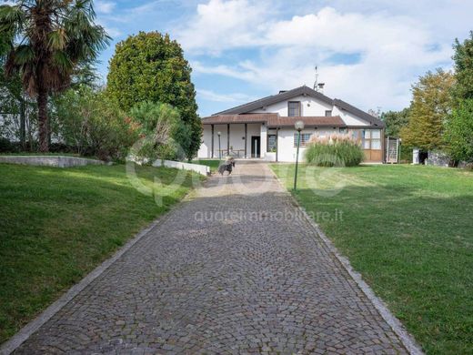 Villa en Colloredo di Monte Albano, Udine