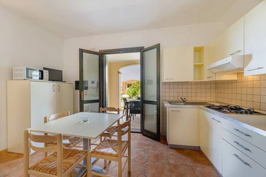 Apartment / Etagenwohnung in Castelsardo, Provincia di Sassari