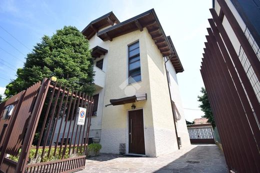 Villa en Brugherio, Provincia di Monza e della Brianza