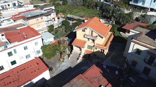 Villa in San Sebastiano al Vesuvio, Napoli