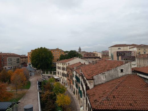 Penthouse Verona, Verona ilçesinde