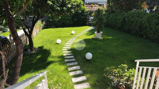 Villa Giugliano in Campania, Napoli ilçesinde