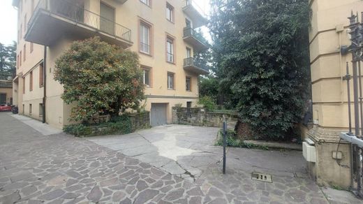 Apartment / Etagenwohnung in Bologna, Emilia-Romagna