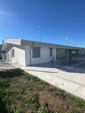 Villa a Castelfranco Emilia, Modena