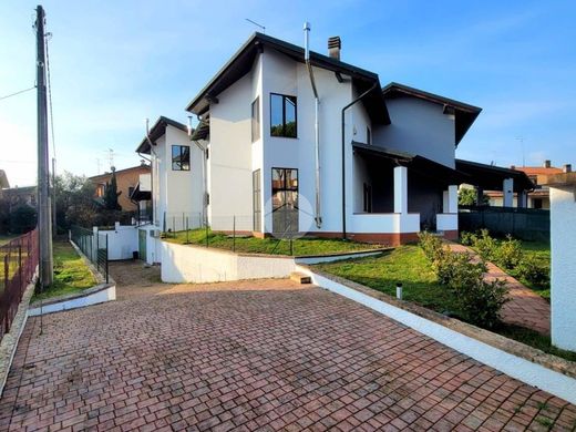 Villa in Castelnuovo del Garda, Provincia di Verona