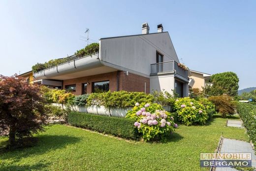 Villa in Villa di Serio, Provincia di Bergamo