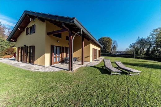 Villa in Montorfano, Provincia di Como