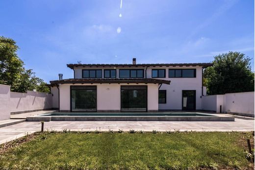 Villa in Rome, Latium