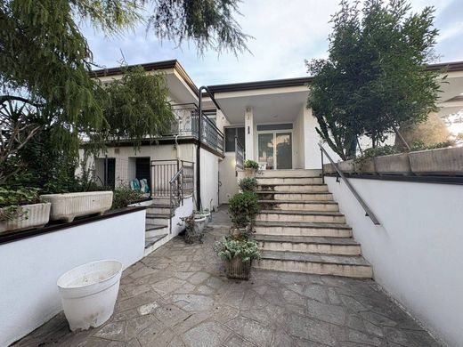 Villa in Vallecrosia, Provincia di Imperia