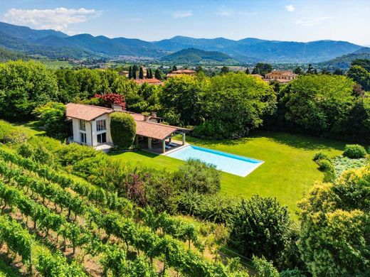 Villa in Provaglio d'Iseo, Provincia di Brescia