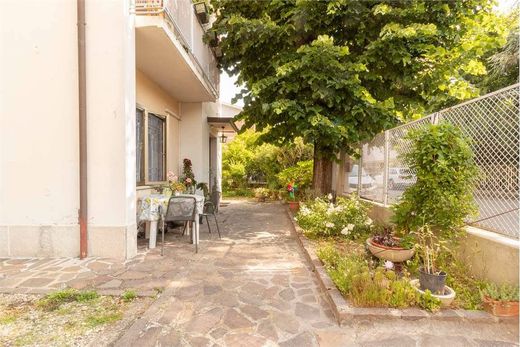 Luxury home in Modena, Provincia di Modena