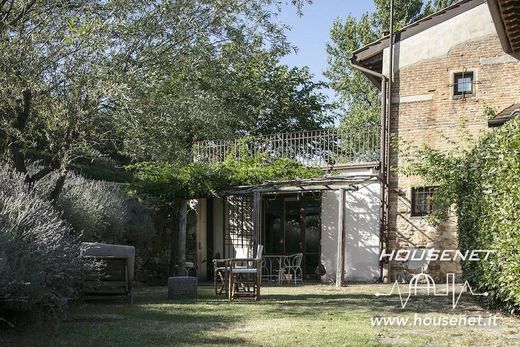 Casale a Carmignano, Prato