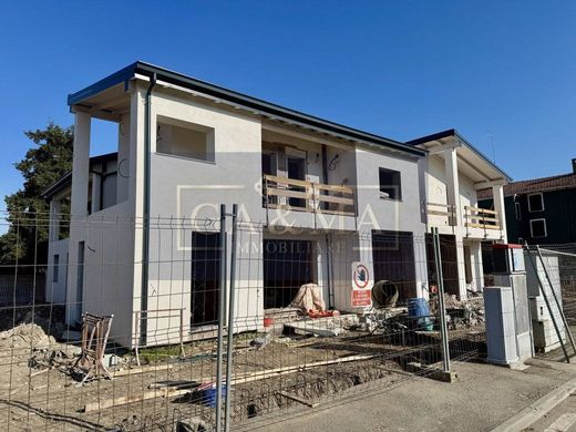 Villa Parma, Parma ilçesinde