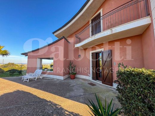 Villa a Pachino, Siracusa