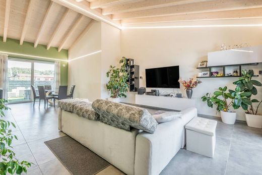 빌라 / Casorate Primo, Provincia di Pavia