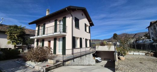 Villa in Viggiù, Provincia di Varese