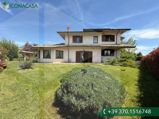 Villa en Avezzano, Aquila