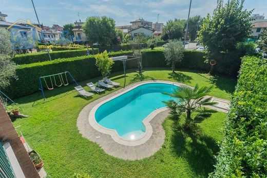 Villa - Cernusco sul Naviglio, Milão