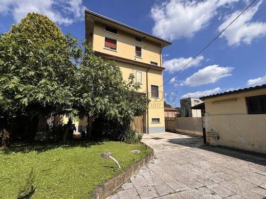 Villa in Limbiate, Provincia di Monza e della Brianza