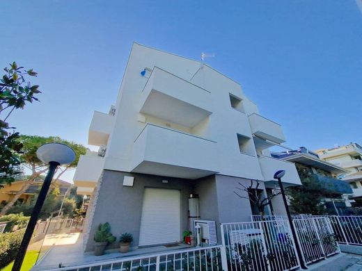 Penthouse Riccione, Rimini ilçesinde