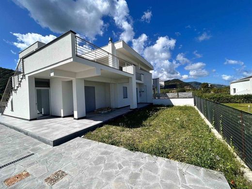 Βίλα σε Brolo, Messina