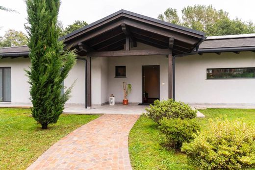 Villa in Sumirago, Provincia di Varese