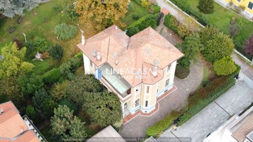 Villa in Corsico, Milan
