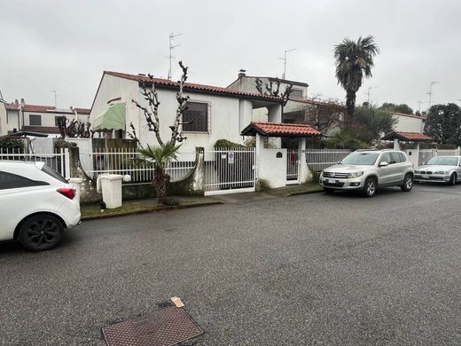 Villa - Trezzano sul Naviglio, Milão