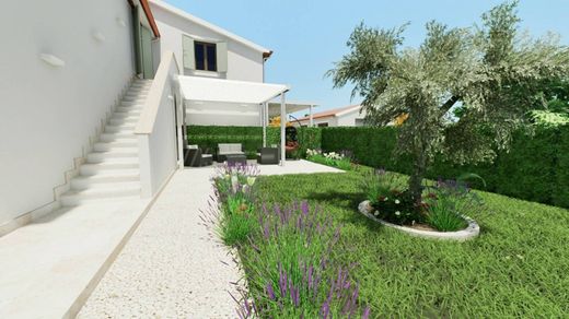 Villa à Ancône, Marches