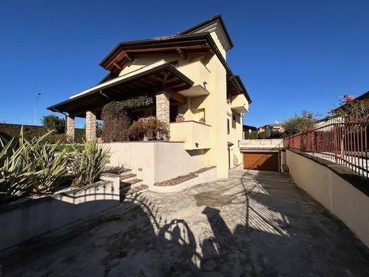 Villa in Castegnato, Provincia di Brescia