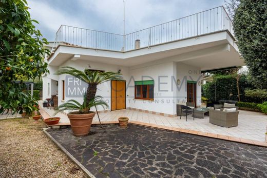 Villa a Santa Marinella, Roma