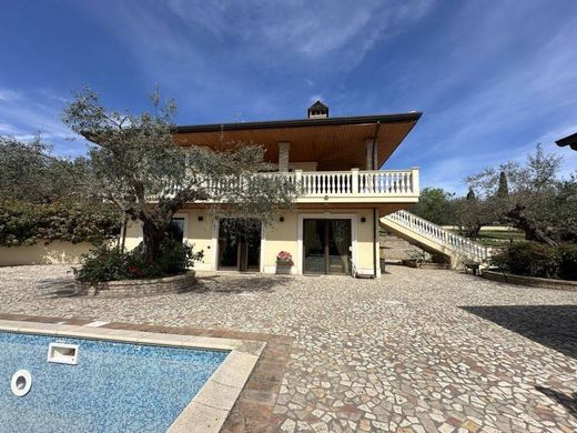 Вилла, Città Sant'Angelo, Provincia di Pescara