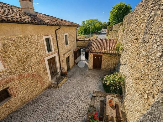 Casa di lusso a L'Aquila, Aquila