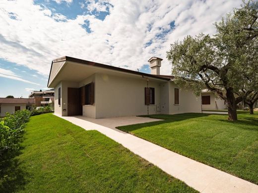 Villa in Desenzano del Garda, Provincia di Brescia
