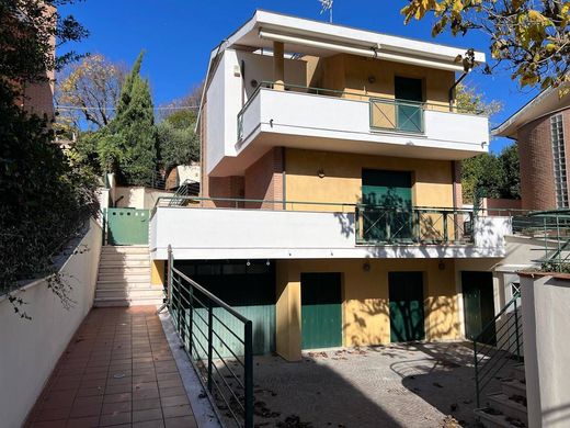 Villa a Pesaro, Pesaro e Urbino