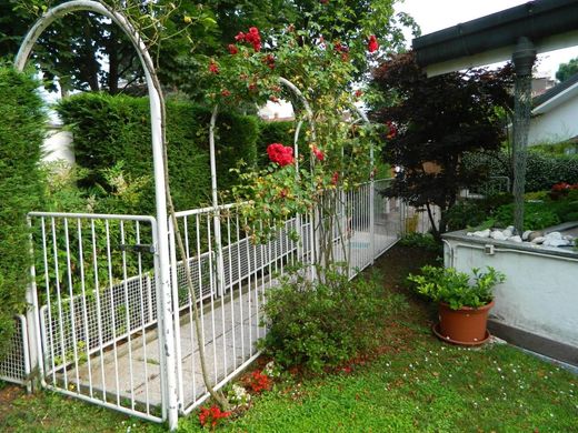 빌라 / Saronno, Provincia di Varese