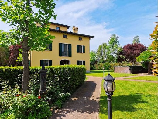 Villa in Correggio, Provincia di Reggio Emilia