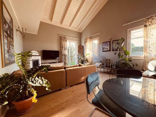 Villa - Casatenovo, Provincia di Lecco