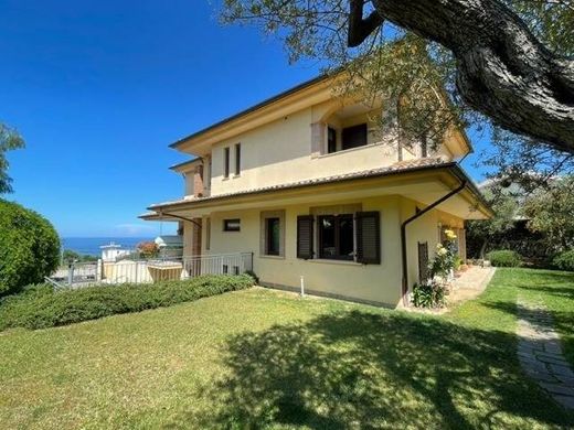 Willa w Silvi, Provincia di Teramo