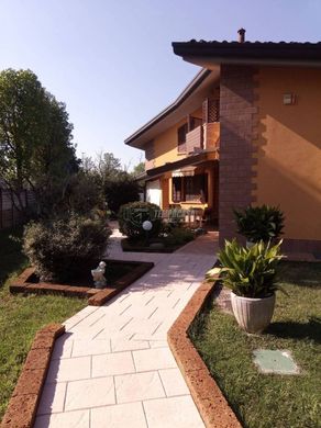 Villa in Pogliano Milanese, Città metropolitana di Milano