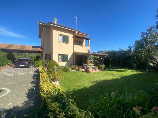 Villa in Genzano di Roma, Rom