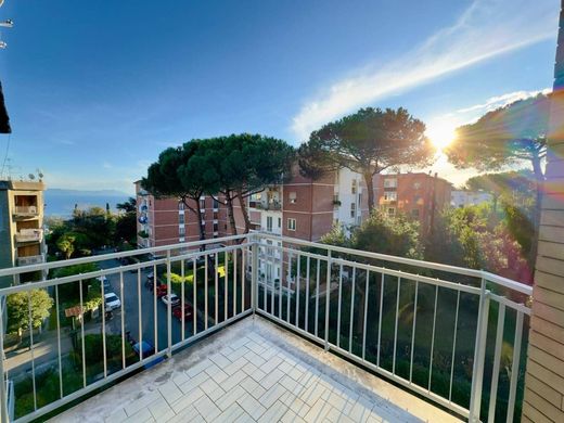 阁楼  那不勒斯, 那不勒斯省