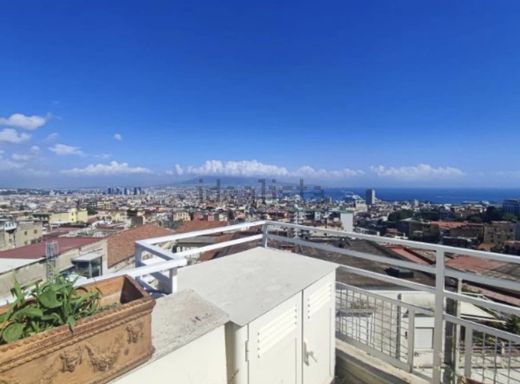 Penthouse Napoli, Napoli ilçesinde