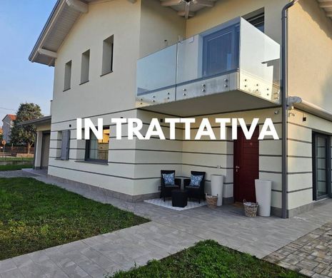 别墅  Ponte San Pietro, 贝尔加莫省