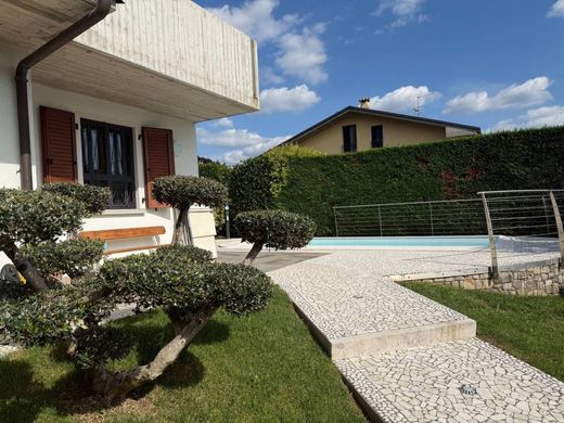 Вилла, Albano Sant'Alessandro, Provincia di Bergamo