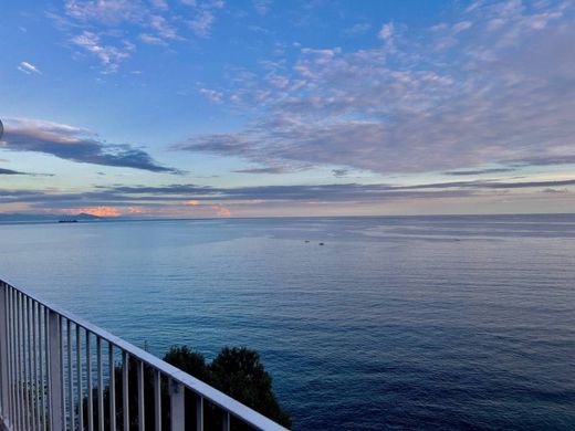 Arenzano, Provincia di Genovaのアパートメント