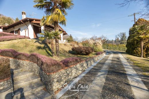 Βίλα σε Arona, Provincia di Novara