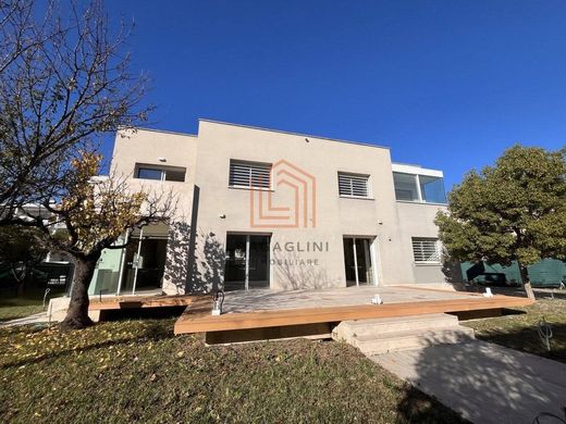 Villa in Latina, Provincia di Latina